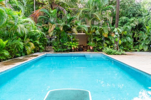 4 BHK Villa w Private Pool - 2 min to Kihim Beach