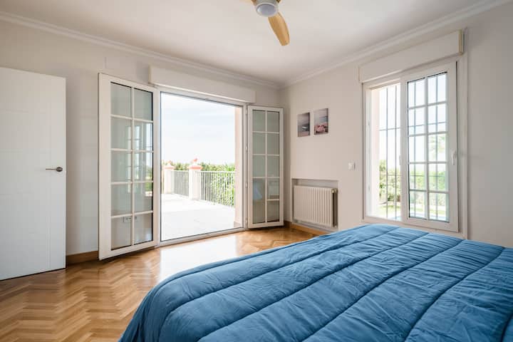 Bedroom #2
King size bed
Ensuite Bathroom 
Access to the big terrace with amazing views 