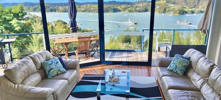 Stunning Seaviews
Bridge Deck Villa - Russell