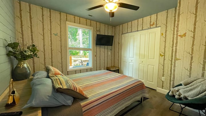 Butterfly room - Queen bed