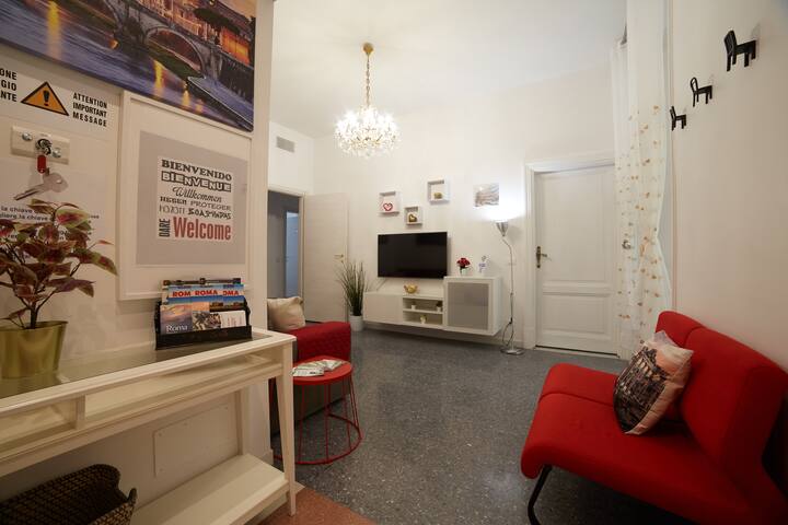 Flaminia street apartment in the center of Rome gallery image 3