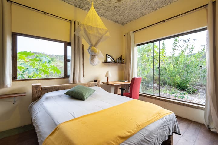 Dormitorio doble con comodidad y privacidad