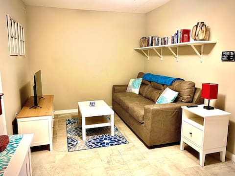 Successful Airbnb property: Cozy Guesthouse w/ Private Entry & Bath in Arlington