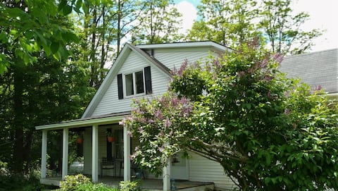 The Blue Cat: A Lovely Central Vermont Escape