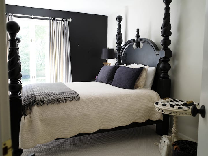 Upstairs 2nd Bedroom