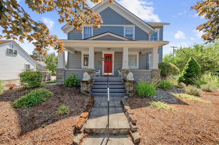 Luxury Craftsman • Walk to 3rd St • Hot Tub • 4BR