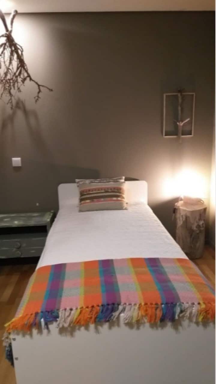 Chambre avec 2 lits simple (tiroir)