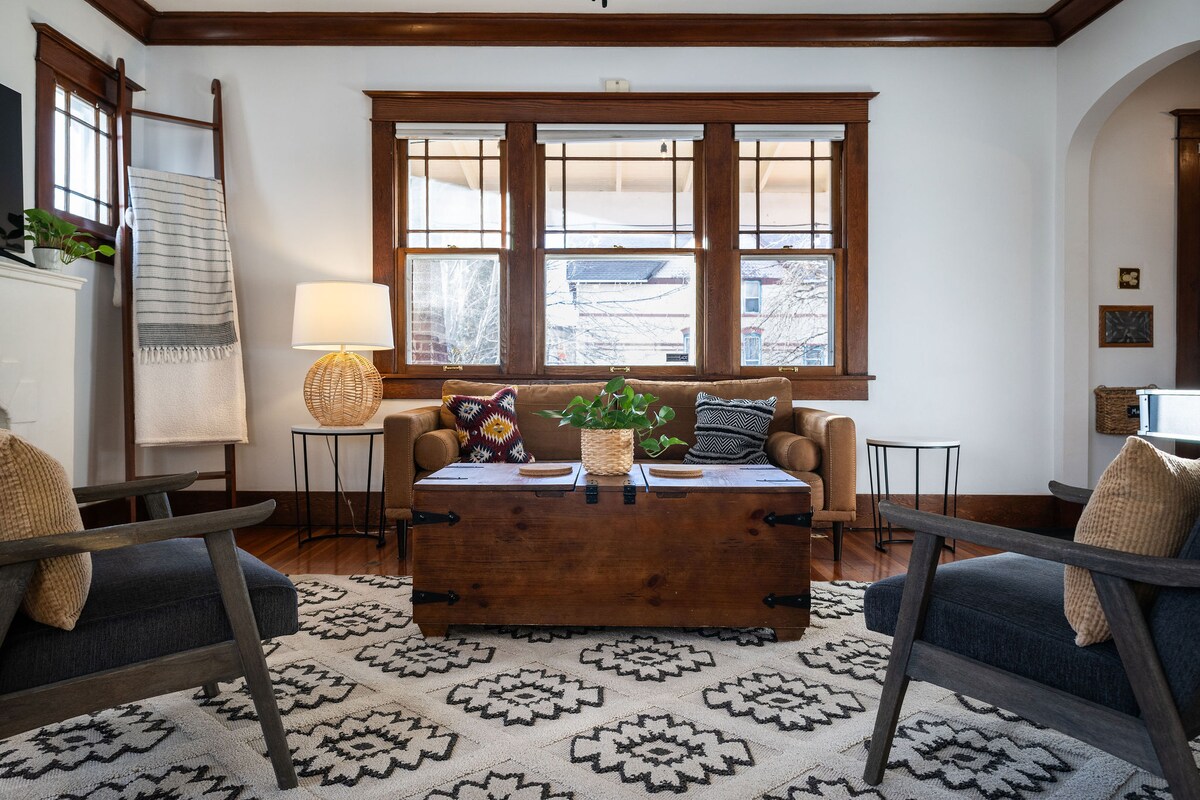 Popular Airbnb listing: Stylish and Comfortable Home | Heart of Denver in Baker