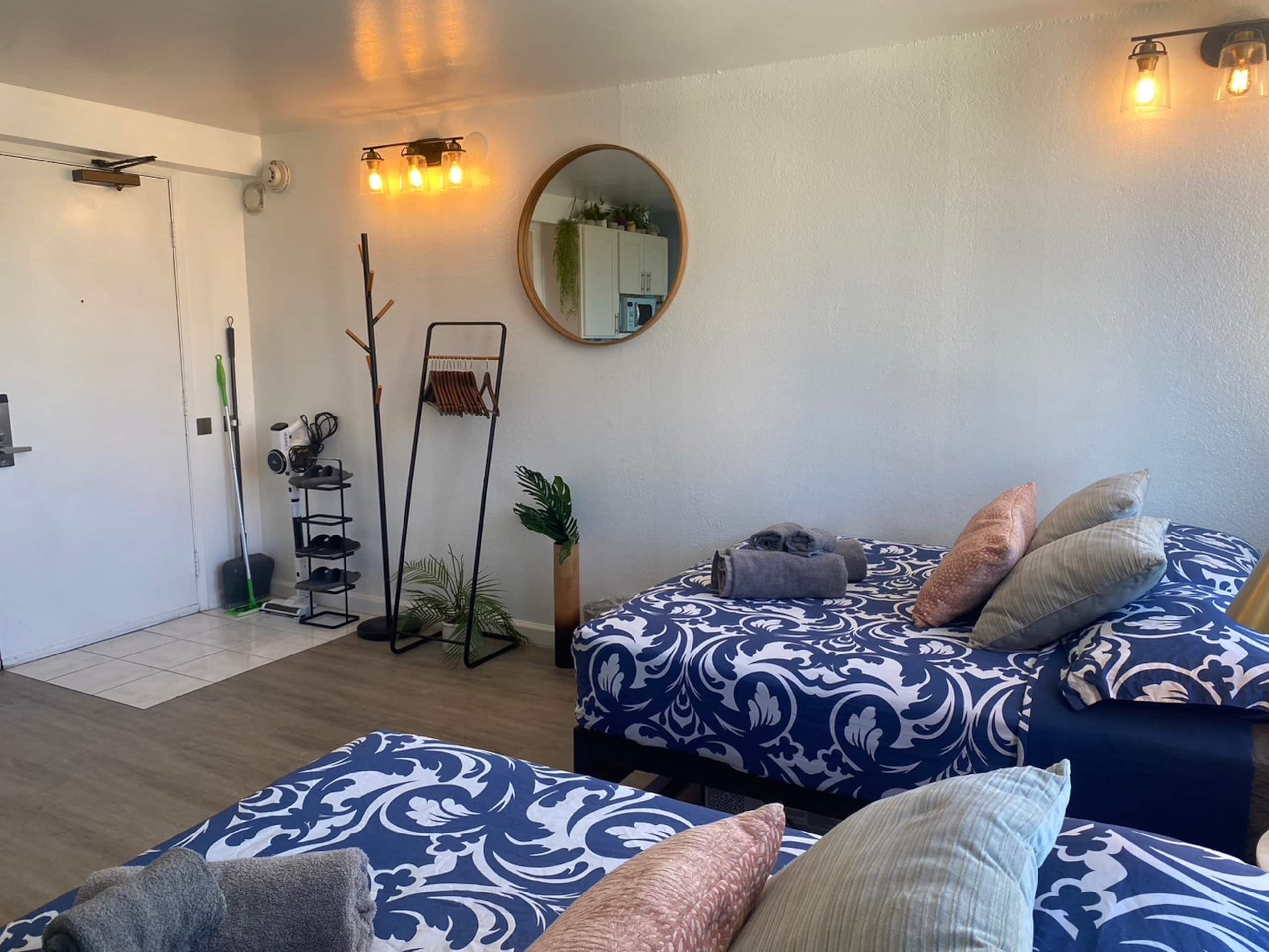 Condo in Honolulu · ★4.68 · Studio · 2 beds · 1 private bath - Image 21