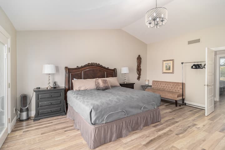 Მთავარი საძინებელი. ძილის ნომერი რეგულირებადი საწოლი 