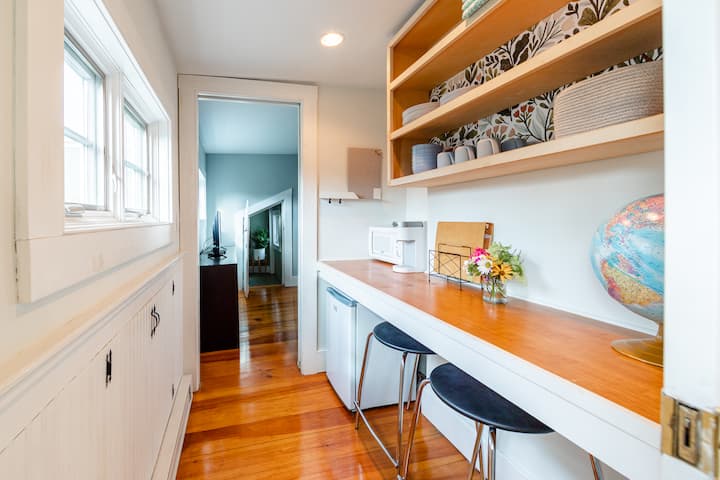 2br Apartment - Rooftops Of Historic Salem! - Marblehead, MA