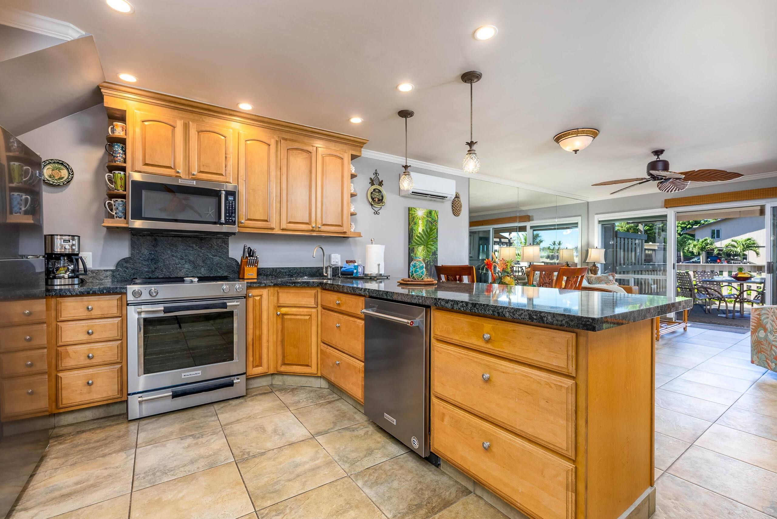 Condo in Lahaina · ★4.86 · 2 bedrooms · 4 beds · 2 baths - Image 9