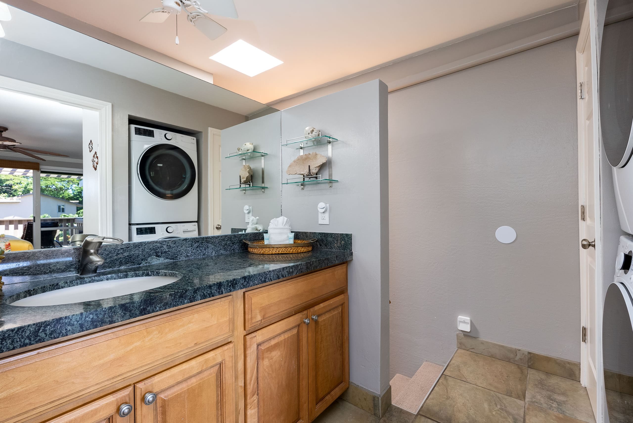 Condo in Lahaina · ★4.86 · 2 bedrooms · 4 beds · 2 baths - Image 16