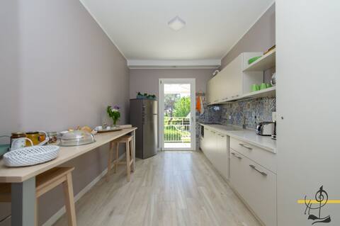 Glains B&B // Your eco beach vacation // ENTIRE