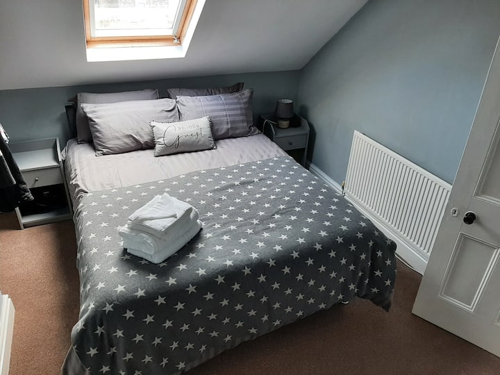 Chumba cha kulala 3 - ghorofa ya 2 (ukubwa wa King au pacha)