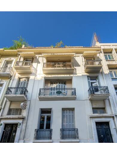 Plaka Townhouse with Acropolis View and Garden gallery image 4
