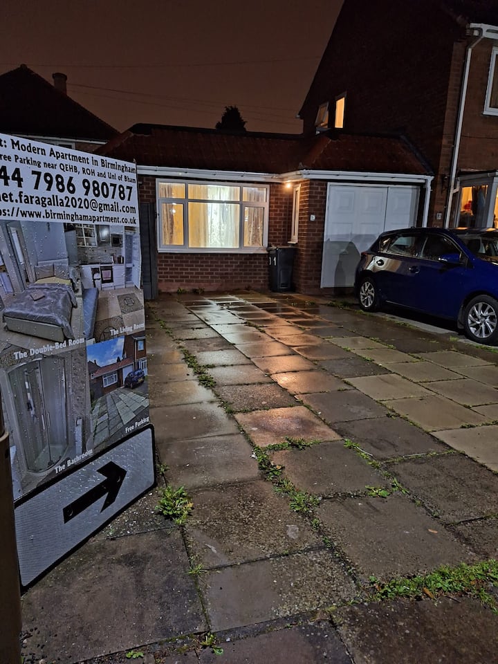 Luxury apartment in Birmingham with free parking. Guest suites for