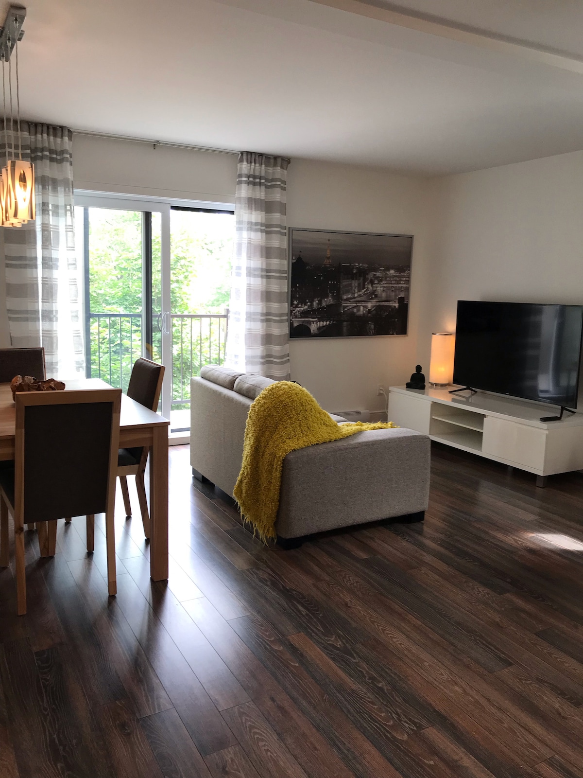 Трапезария и всекидневна.