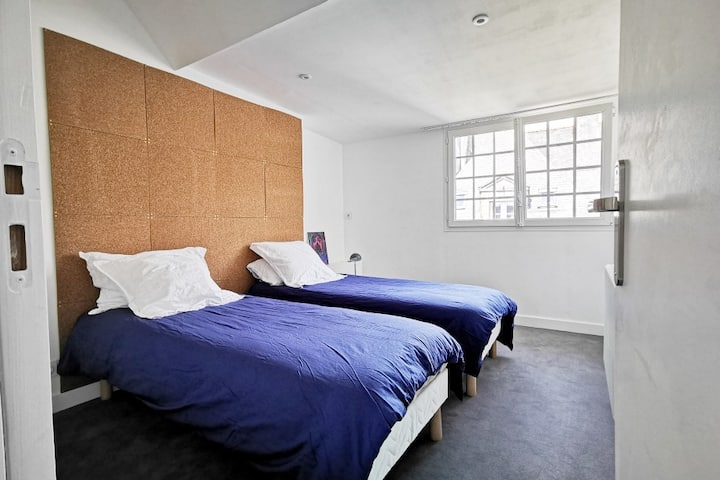 Lits simples pouvant faire un lit double de 160 x 200.