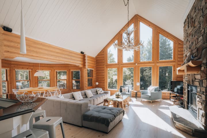 Chalet De Luxe Avec Spa, Sauna Et Piscine Privée - Saint-Sauveur