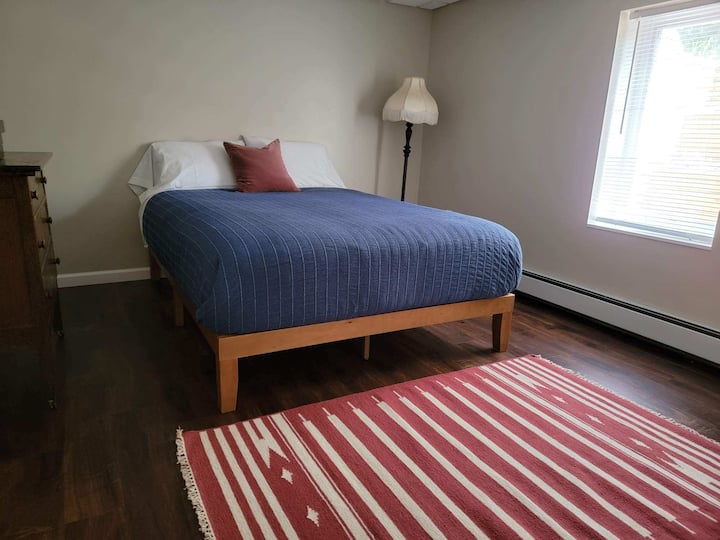 Spálňa č.5 veľká posteľ na prízemí.