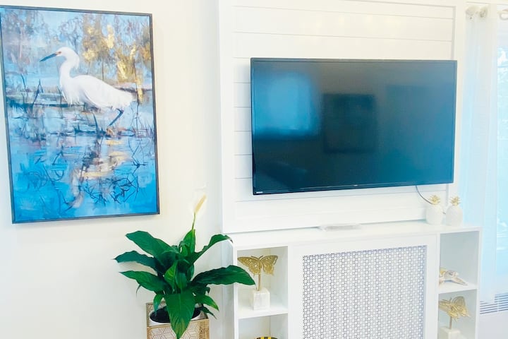 Apartment W/ Jacuzzi In Newport | 1st Floor - Newport