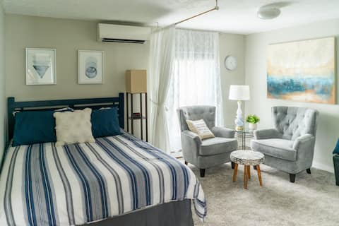 Quaint studio apartment in downtown Grand Haven