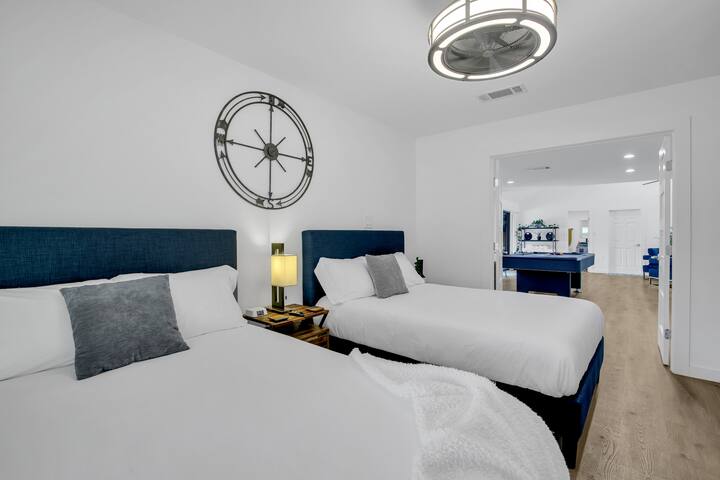 Luxurious Experience at “Casa Blanca” Heated Pool gallery image 3