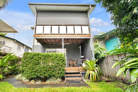 Modern meets Tropical in this Free-standing Home