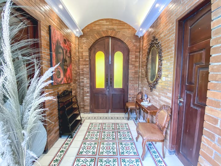 3 Bedrooms Villa Near Malioboro - Yogyakarta