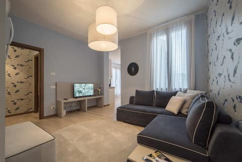 Popular Airbnb listing: Grand 5BR Home near San Marco & Cinema Fest in Venezia