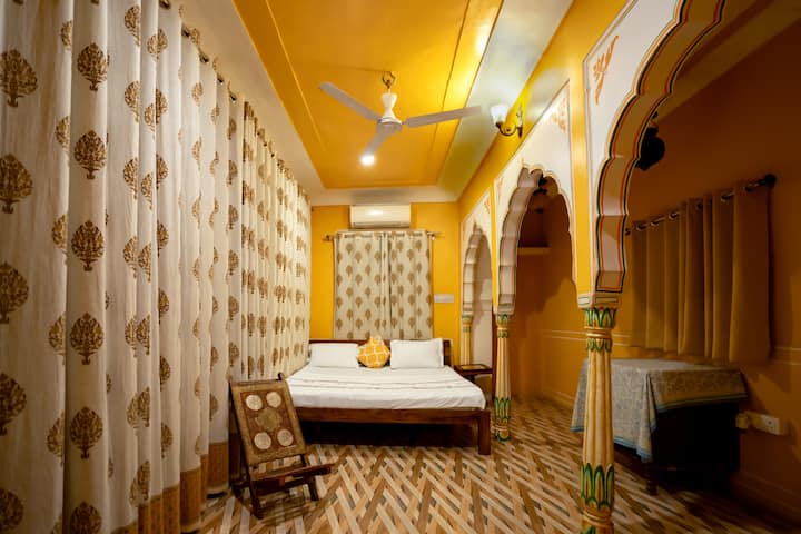 Семејна соба (соба во облик на буквата L со две соби и 2 кревета)