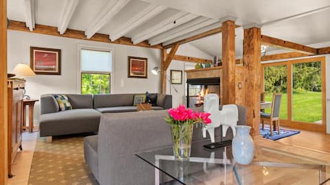 Bright Stockbridge country home, near everything!