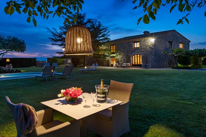 Suite familiar ocre x4 pers. Masia hotel boutique. gallery image 3