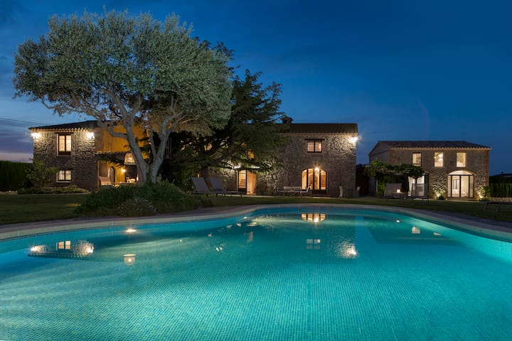 Suite familiar ocre x4 pers. Masia hotel boutique.