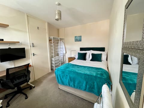 Birchwood Homestay. Small double room.