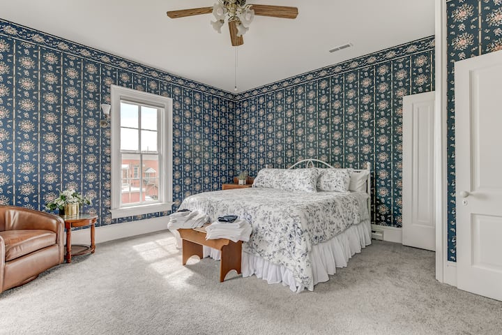 2nd floor king bedroom