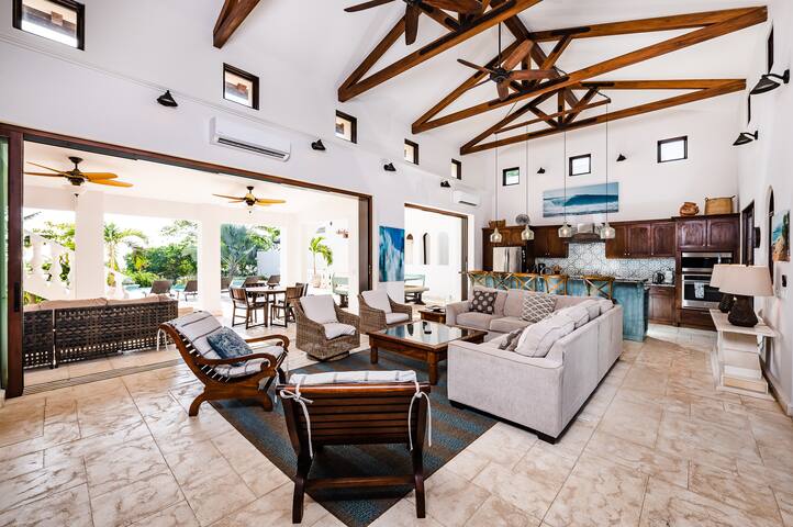 Stunning "Beach Front" 5BD Luxury Villa Tamarindo