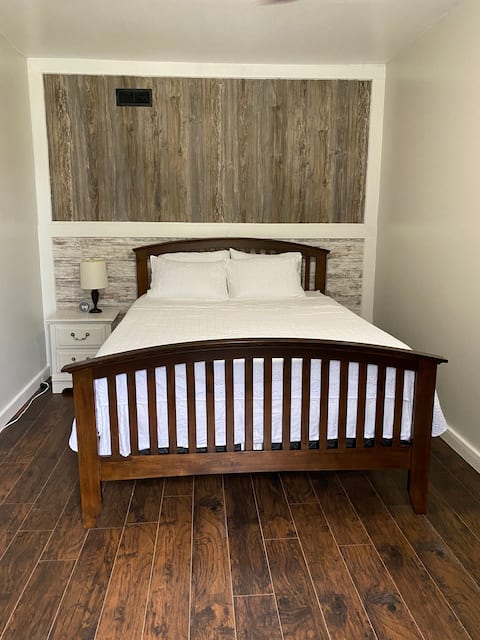 Canton Cottage- Modern Farmhouse 2 Bedroom