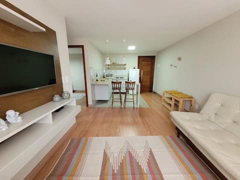 Amplo modern and decorated in the center!