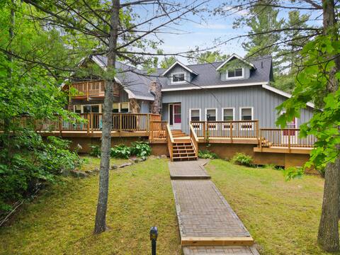 Muskoka Oasis: Hot Tub, Sauna & Nature Retreat