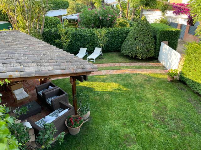 CASA CON ENCANTO con JARDIN a 400 mts de la PLAYA gallery image 3