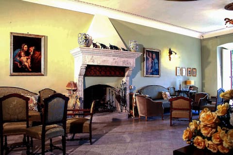 Annuncio Airbnb popolare: Palazzo Cansacchi, in a medieval village, Umbria a Amelia