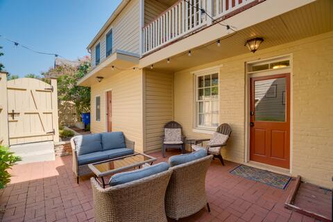 4 Bedroom 3 Bath, Patio w/firetable,  Downtown