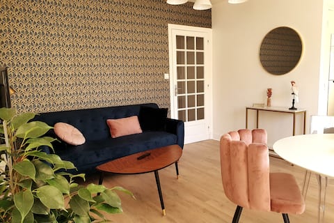 Top performing Airbnb: LE RETRO, T2 full south private parking fiber in Quimper
