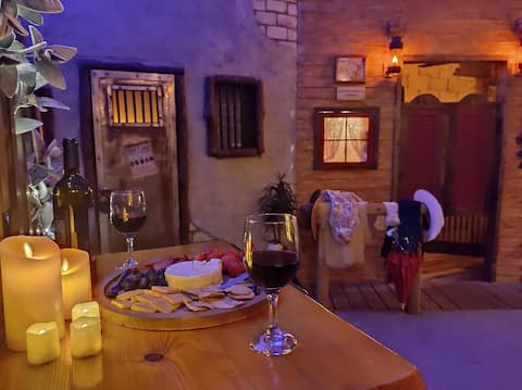 GHOST TOWN romantic couples getaway! See reviews!