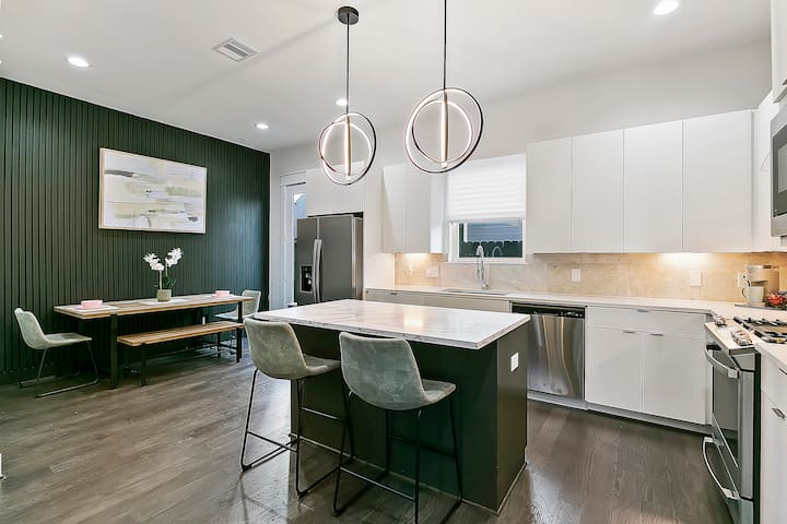 Lux MNR managed Airbnb listing 3
