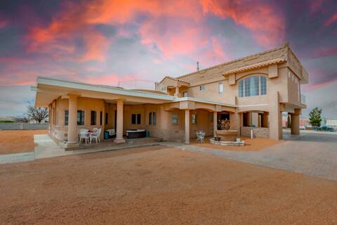 Amazing Spacious Castle House!