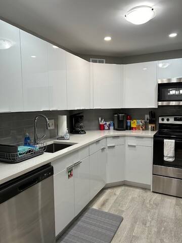 Beach Front ! 2 Bedrooms+2 Baths-Great Location! gallery image 4