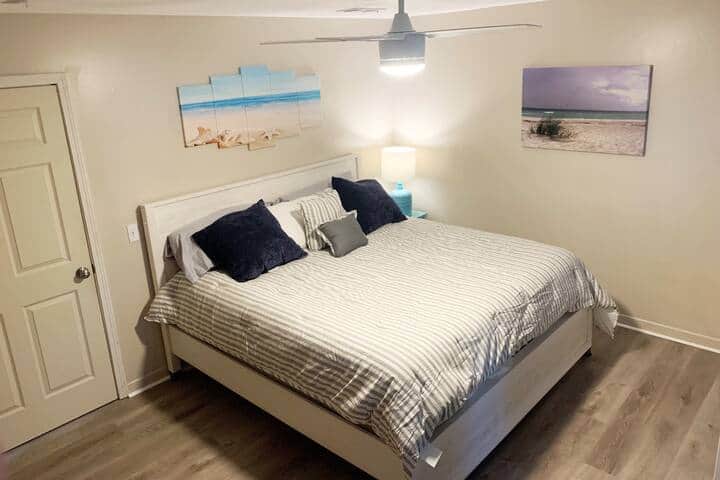 Master Bedroom (King Bed)